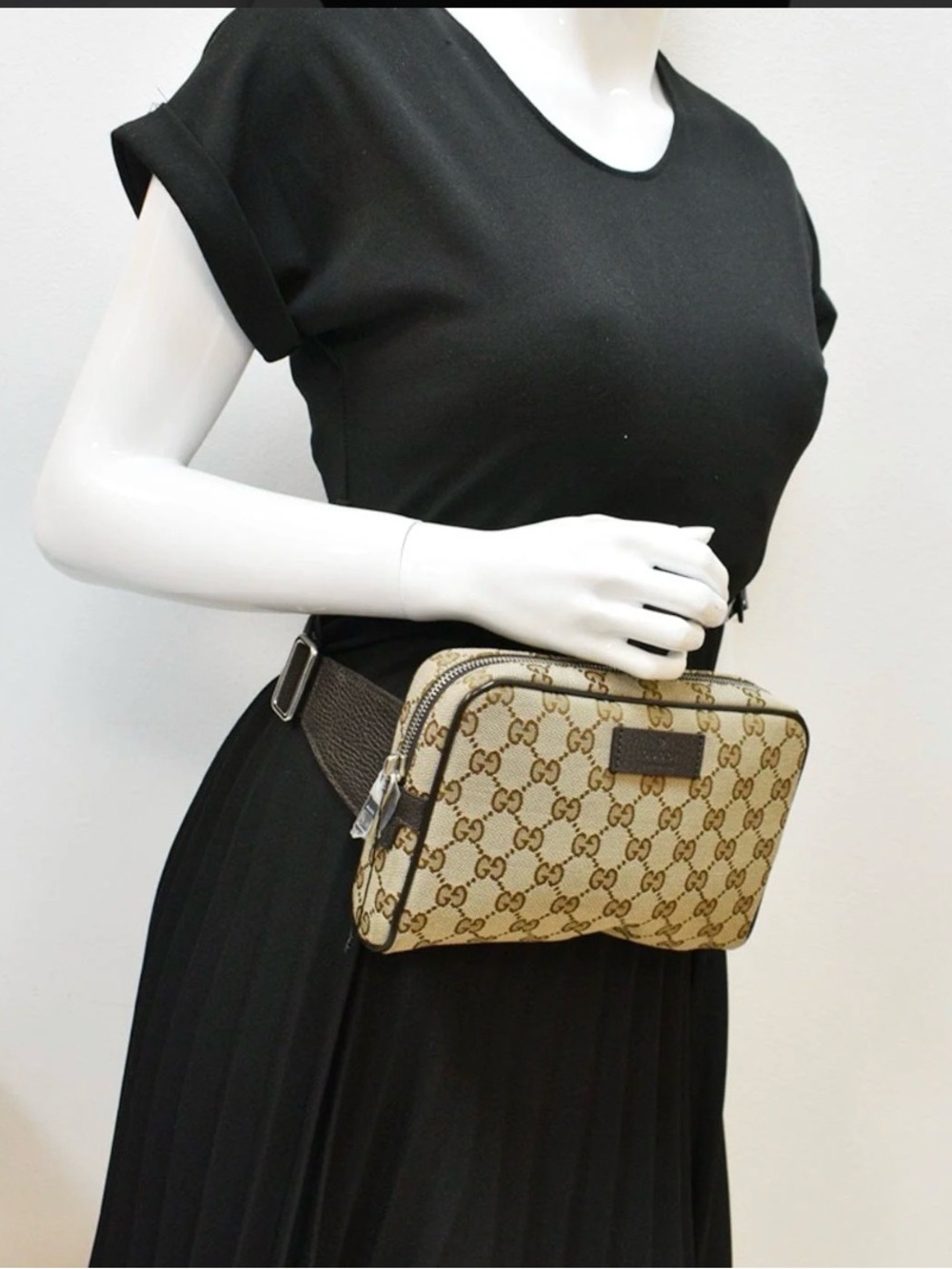 Authentic Gucci Beige GG Supreme Canvas Crossbody Bag